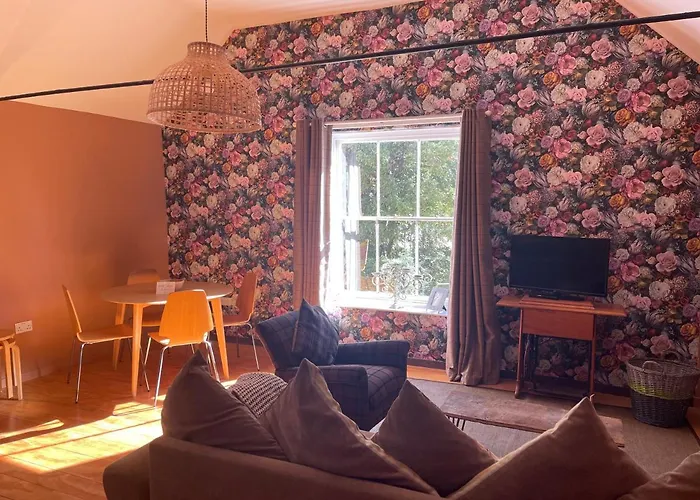 Top House -Stylish Property In Village Location
