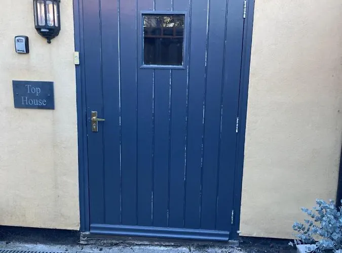 Top House -Stylish Property In Village Location